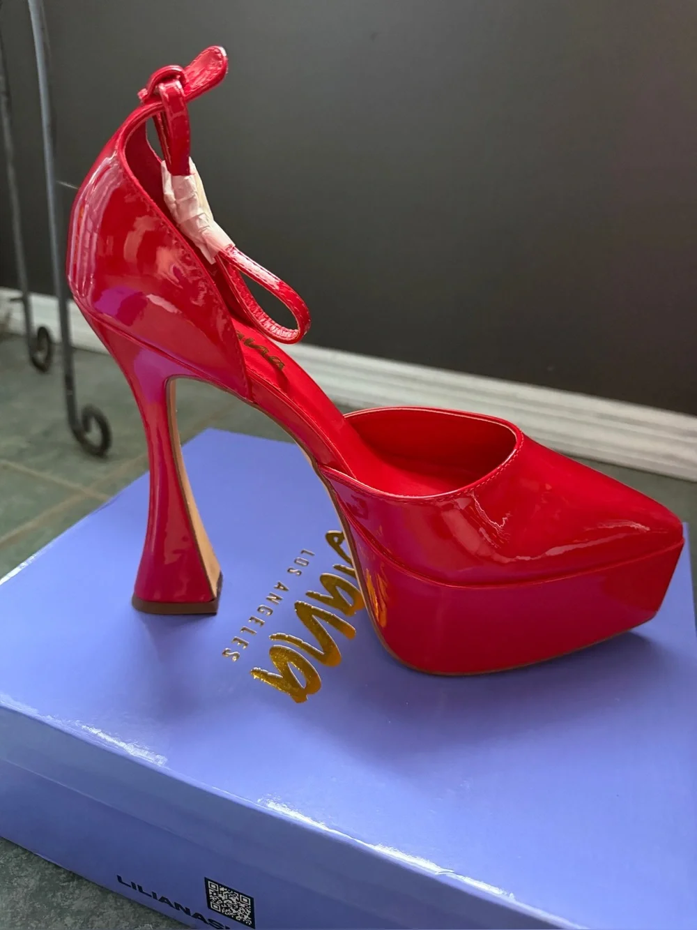Liliana Footwear Women's Pointed Pump, Canna-1 Red Platform Heels